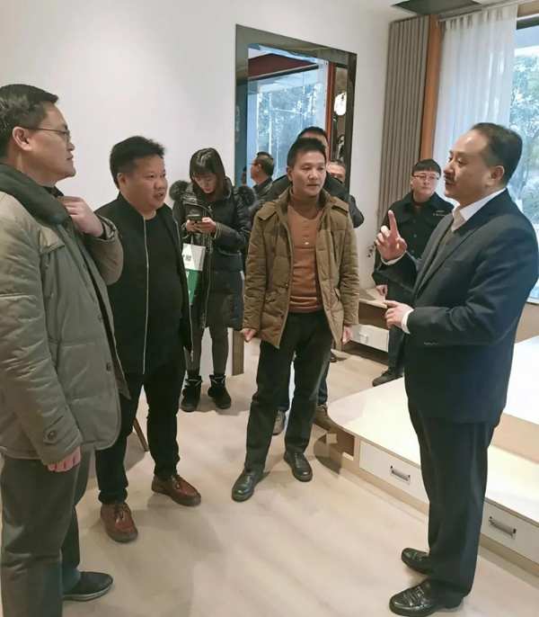 广西隆林县政府考察团到壮象调研