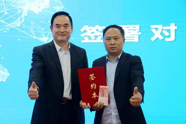 韩氏 · HANSY | 沙场秋点兵,中原集团召开月度述职暨表彰大会