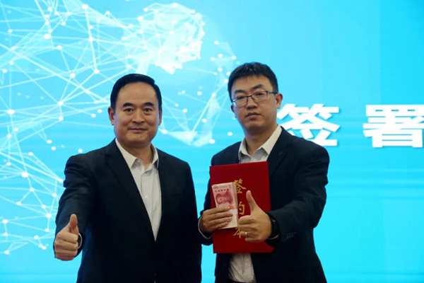 韩氏 · HANSY | 沙场秋点兵,中原集团召开月度述职暨表彰大会