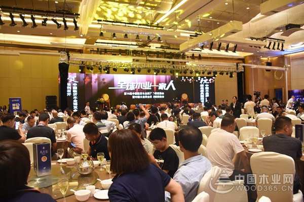 不同凡响 福满家荣获“创新产品板材十大品牌”