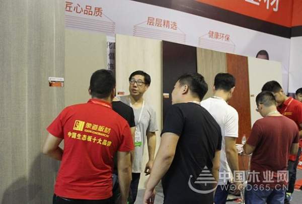 惊艳木博会 象道板材签约多家区域加盟商！