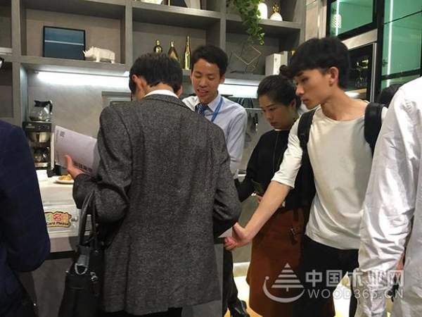 【展会特辑Day1】兔宝宝健康定制登陆广州定制家居展览会！